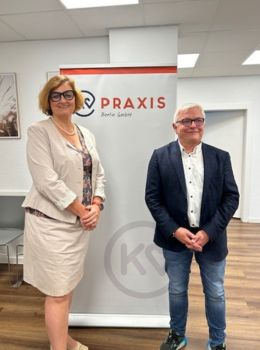 Dr. Ina Czyborra und Dr. Burkhard Ruppert in der KV Praxis Lichtenberg.